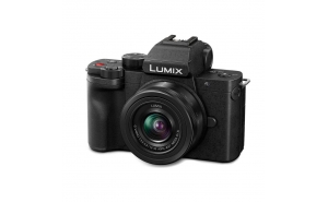 Panasonic Lumix G100 con obiettivo 12-32 mm + Treppiede